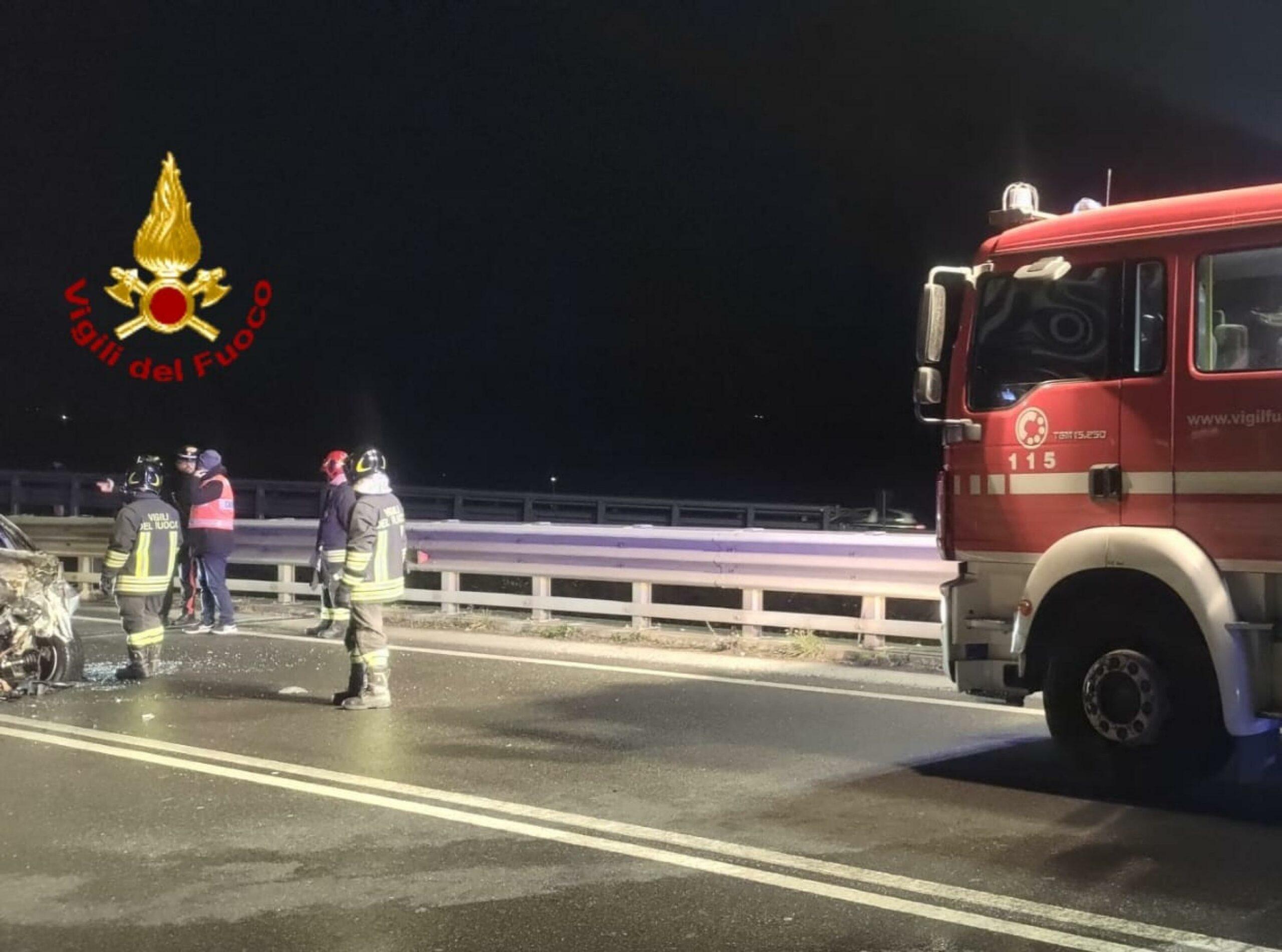 L’Aquila, incidente in via Antica Arischia: scontro fra due auto, un morto e un ferito