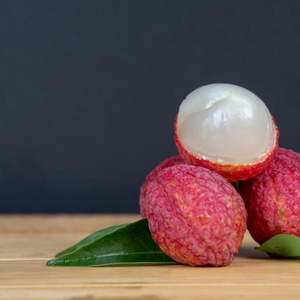 Quali sono i benefici del litchi: come mangiarlo e controindicazioni