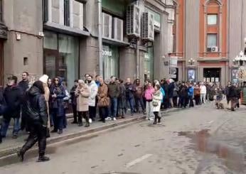 Strage a Mosca, la lunga fila per donare il sangue fuori dal Centro O.K. Gavrilov nella capitale russa | VIDEO