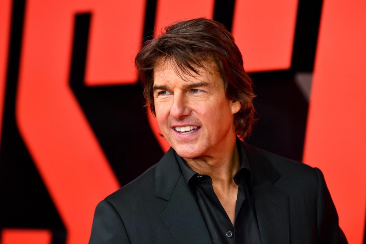 È febbre “Mission: Impossible”, e Tom Cruise gioca a fare… Harrison Ford