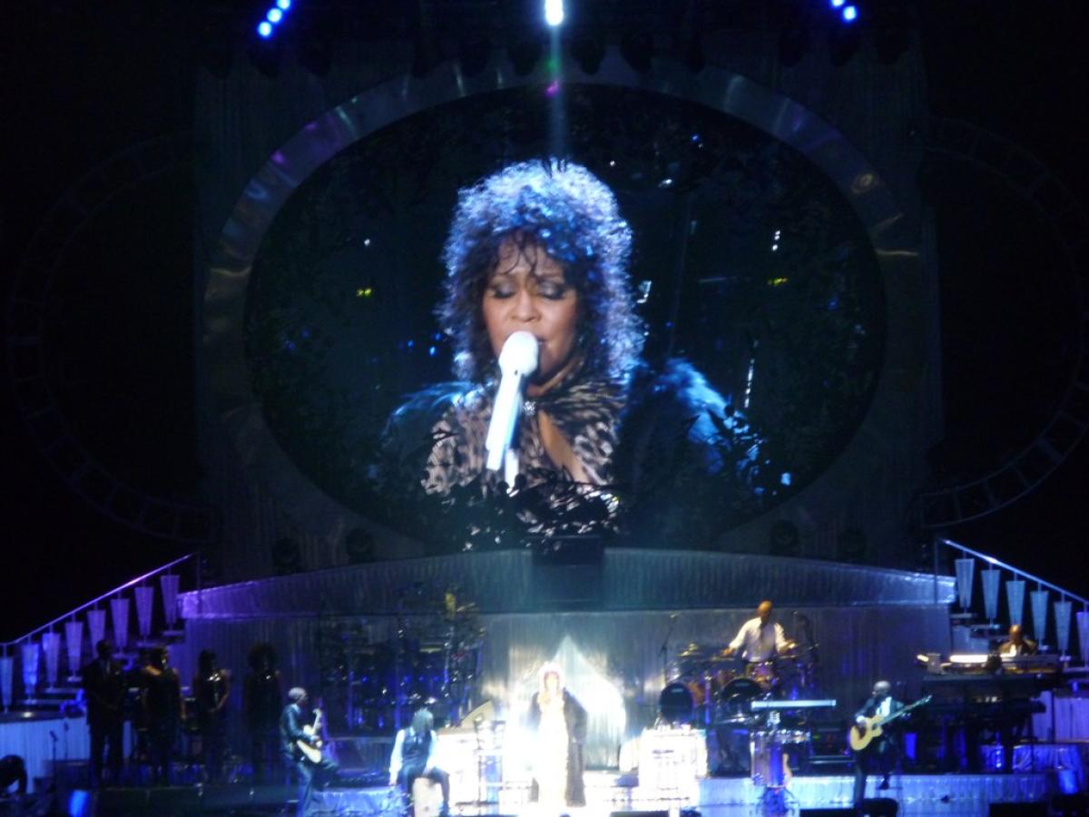 Whitney Houston morte mai dimenticata dai fan nonostante i 10 anni