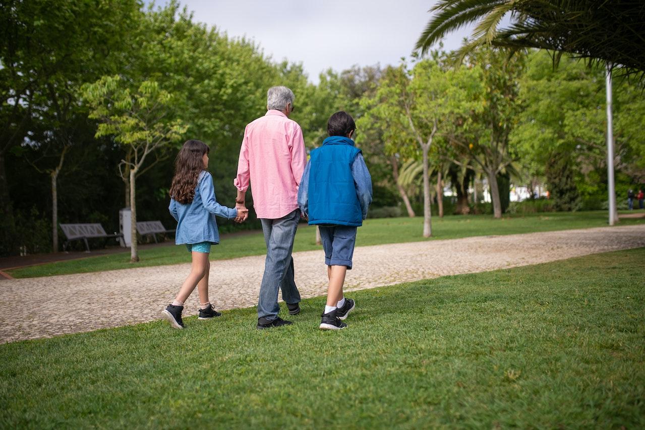 Ecco tutti i bonus per i genitori che lavorano in estate