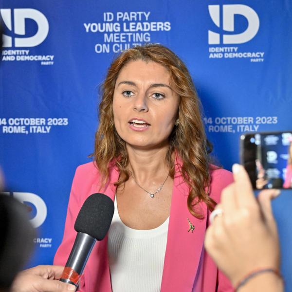 Susanna Ceccardi, chi è l’europarlamentare della Lega che agli avversari di Bruxelles dice di avere pronto lo spray al peperoncino