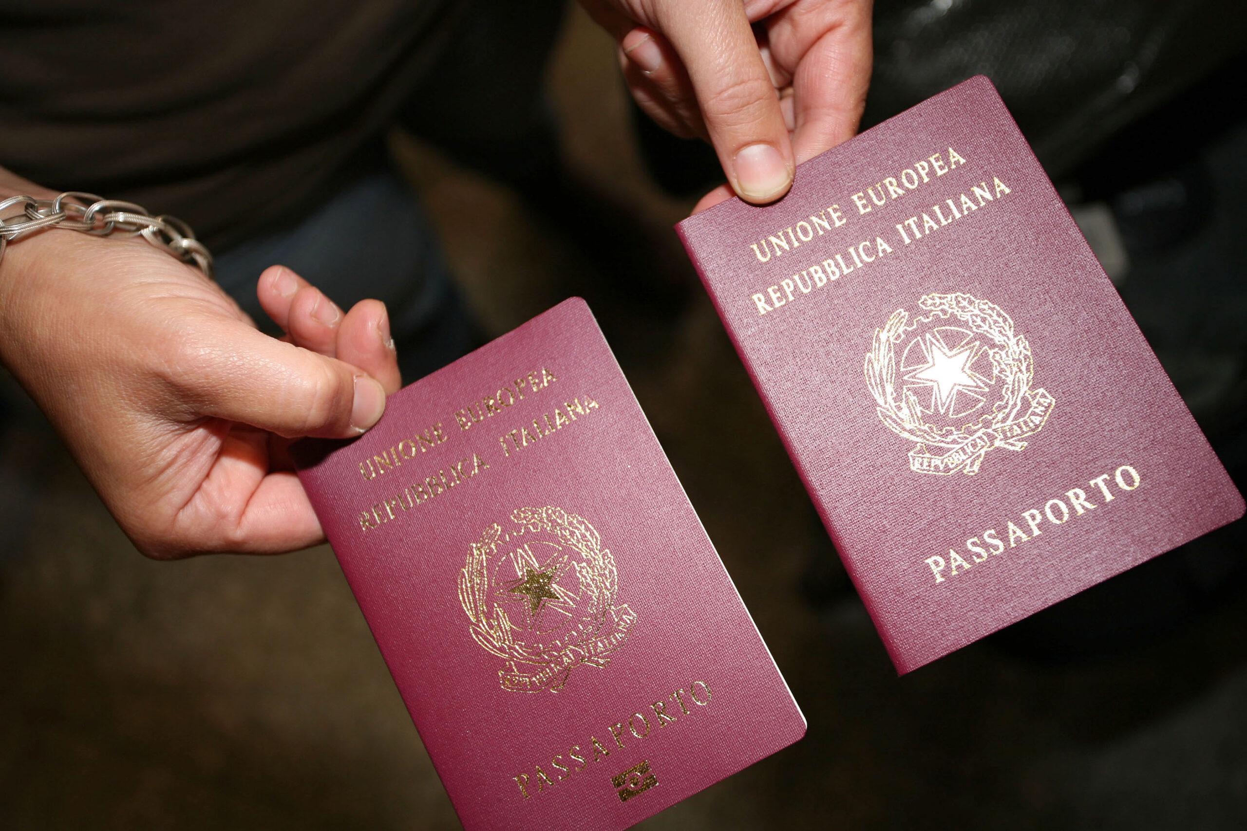 Boom di richieste di passaporti in Italia nel 2023. Il Viminale prepara una task force per velocizzare i tempi di consegna