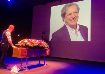 Oggi il funerale di Ernesto Assante, l’ultimo saluto al critico musicale all’Auditorium Parco della Musica | FOTO e VIDEO