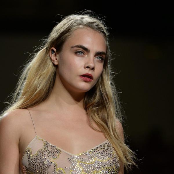 Cara Delevingne torna radiosa a Parigi dopo la preoccupazione per la sua salute￼￼