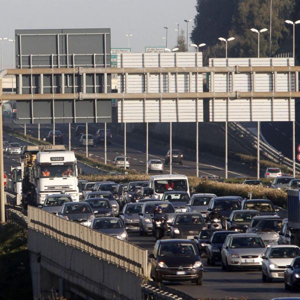 Roma incidente sul GRA: coinvolte 6 auto, traffico bloccato