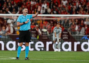 Chi è Michael Oliver, l’arbitro di Roma-Bayer Leverkusen