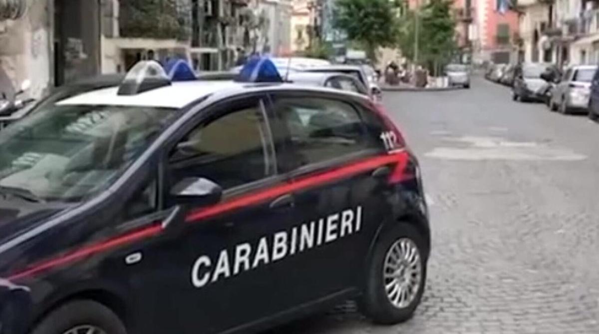 Napoli, 26enne violenta figlia disabile e minorenne della compagna:…