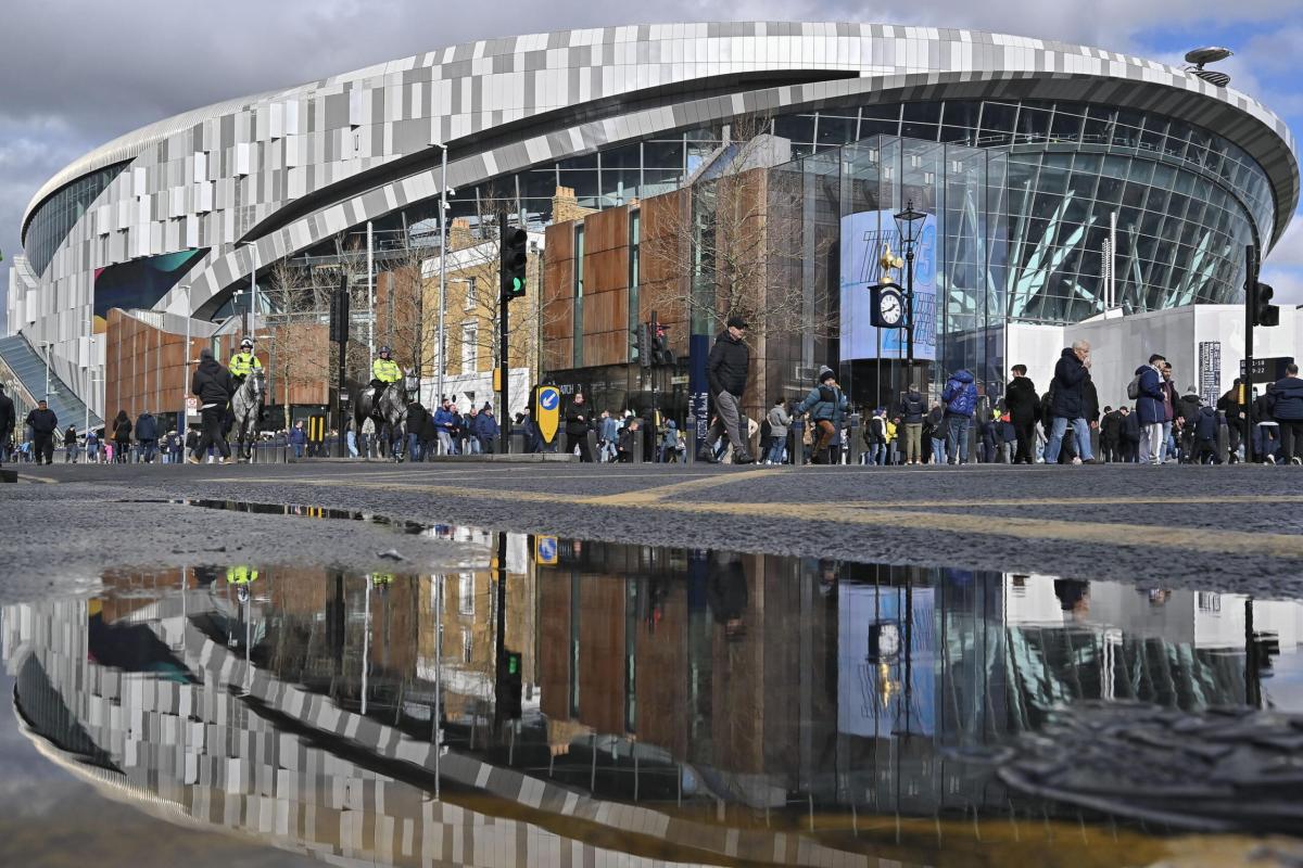 Londra, accoltellato un uomo nei pressi dello stadio del Tottenham: ma la gara con il Nottingham Forest si gioca lo stesso