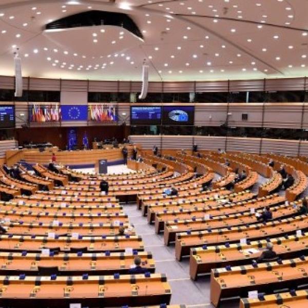 Quanto guadagna un parlamentare europeo? Ecco lo stipendio “milionario” degli eurodeputati