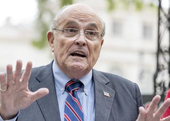 L’ex sindaco di New York Rudolph Giuliani accusato di abusi sessuali e appropriazione di stipendio