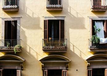 Napoli, la bimba di 5 anni caduta dal balcone a Caivano è fuori pericolo