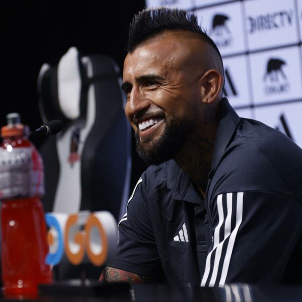 Arturo Vidal torna al Colo Colo: la presentazione è spettacolare | VIDEO