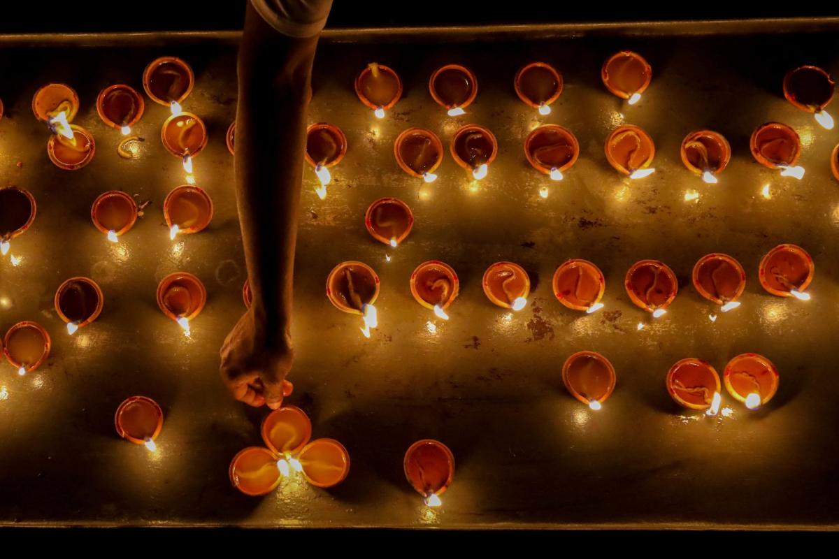 Oggi si celebra il Diwali, la festa indiana delle luci. Tutto quell…