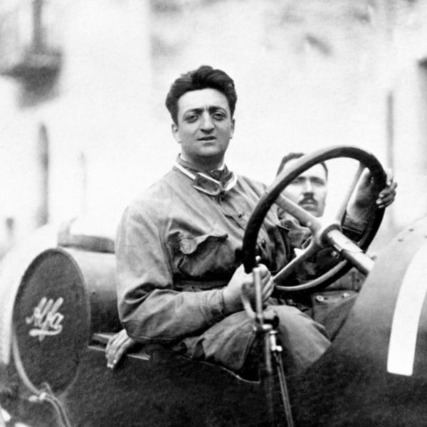 Enzo Ferrari: a 35 anni dalla morte il suo mito brilla più che mai