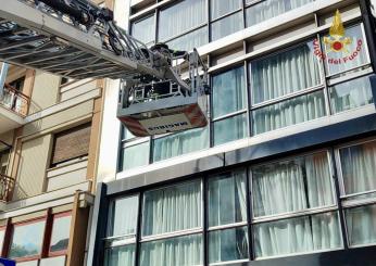 Bari, crollata impalcatura da un hotel in Corso Vittorio Emanuele: nessun ferito, indagini in corso