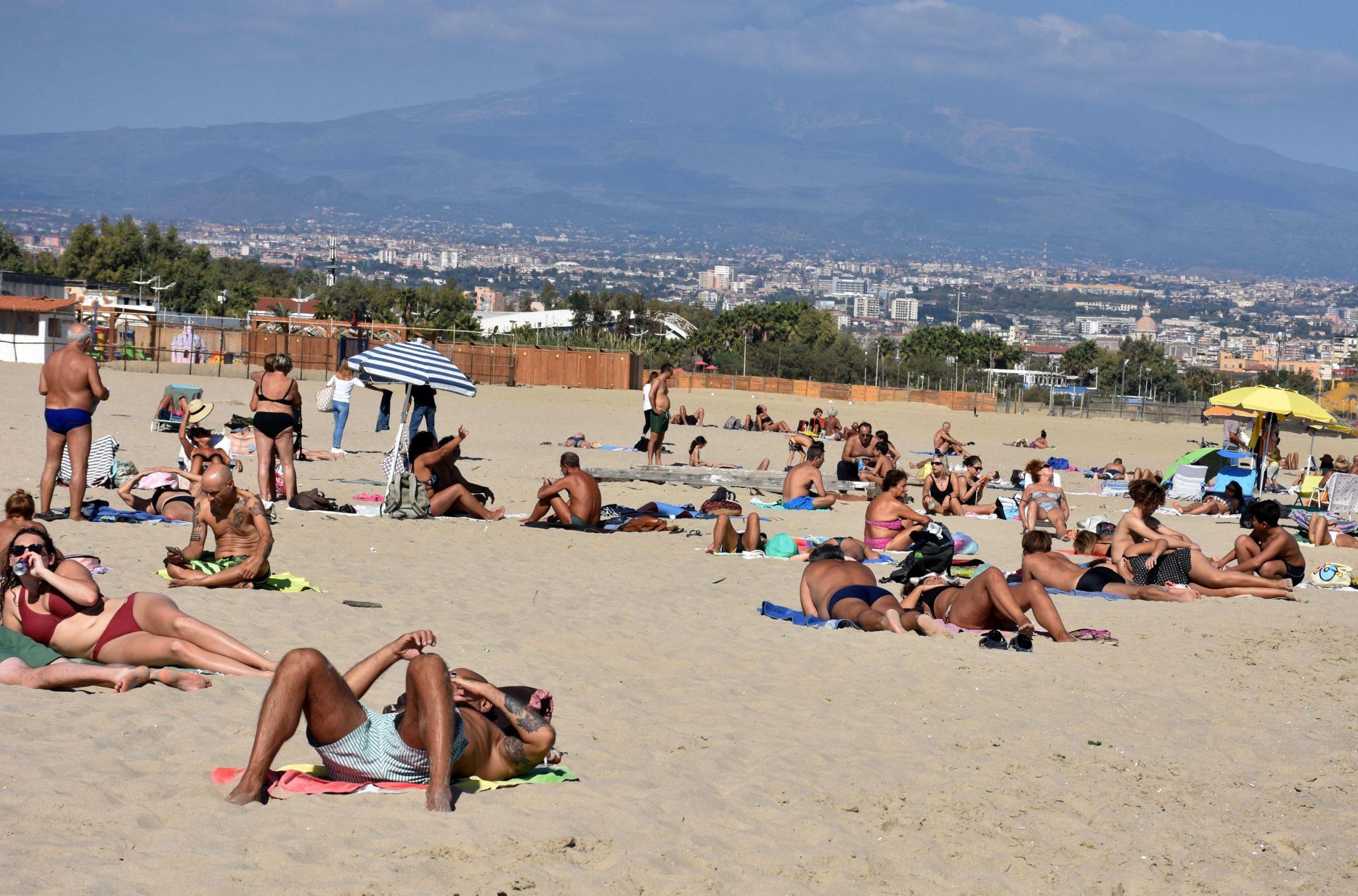 Ore contate per l’estate infinita, nel weekend arriva l’autunno: giù le temperature di 10 gradi