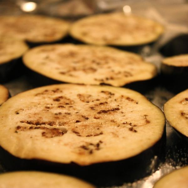 Come cucinare le melanzane? Al forno e in padella, ricette per preparale in modo leggero, gustoso e veloce