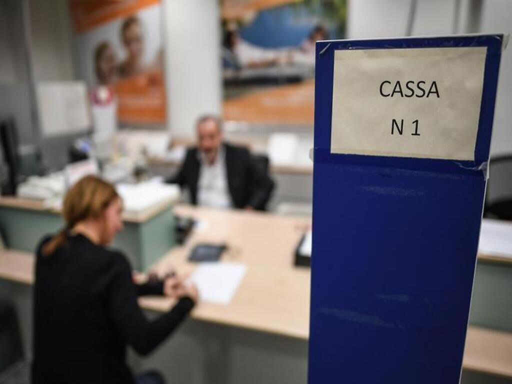 Aumenti stipendi bancari di 1.750 euro, busta paga dicembre 2023 con nuovo contratto: ecco gli importi e arretrati