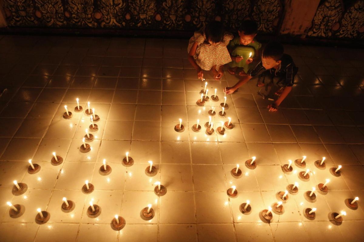 Myanmar, l’esercito uccide più di 28 persone in un monastero