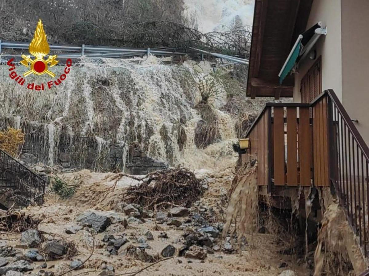 Bergamo, esplode tubatura ad Ardesio: strade invase da acqua e fang…