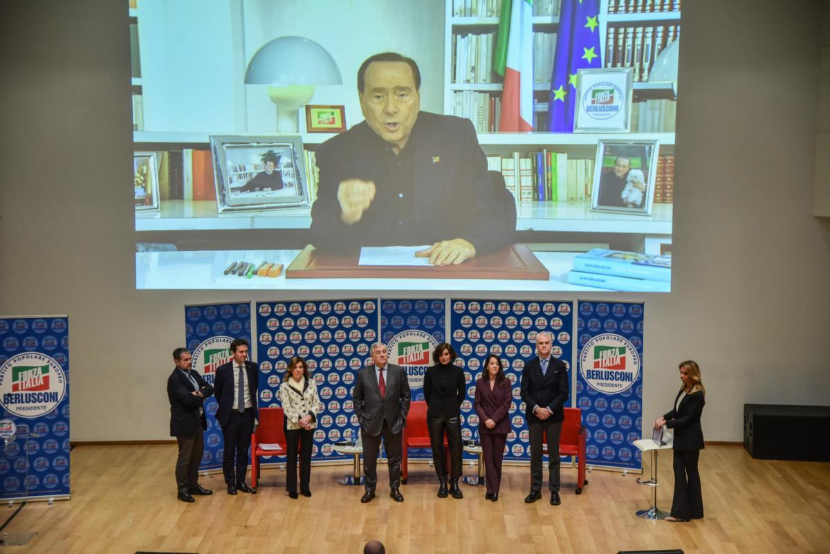 Chi subentra a Berlusconi? Prende il via la corsa al vertice di For…