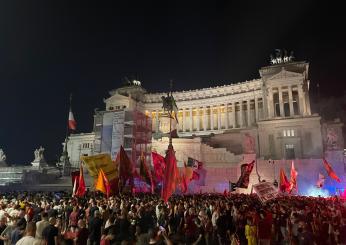 Buon compleanno Roma, 97 anni e non sentirli: oltre 5mila tifosi in centro per festeggiare i colori giallorossi| FOTO e VIDEO