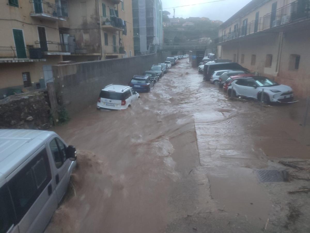 Elba, maltempo si abbatte sull’Isola: allagamenti e danni per le forti piogge | VIDEO