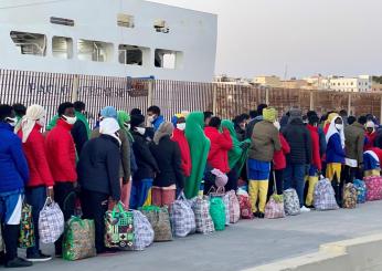 Lampedusa, continuano gli sbarchi di migranti: 333 le persone arrivate nella notte sull’isola. Tra loro anche donne e minori