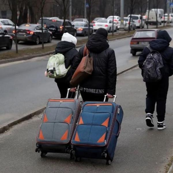 Le testimonianze dall’Ucraina. Tra bancomat senza soldi e confini bloccati