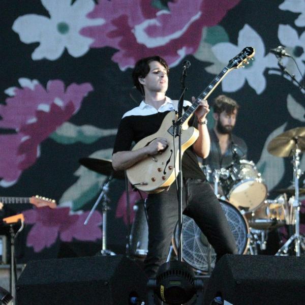 Vampire Weekend in concerto live streaming durante un’eclissi di sole: data e anticipazioni sul nuovo album