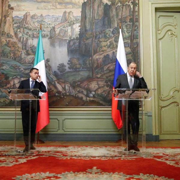 Ucraina, Di Maio incontra Lavrov: “Armi lascino spazio alla diplomazia”