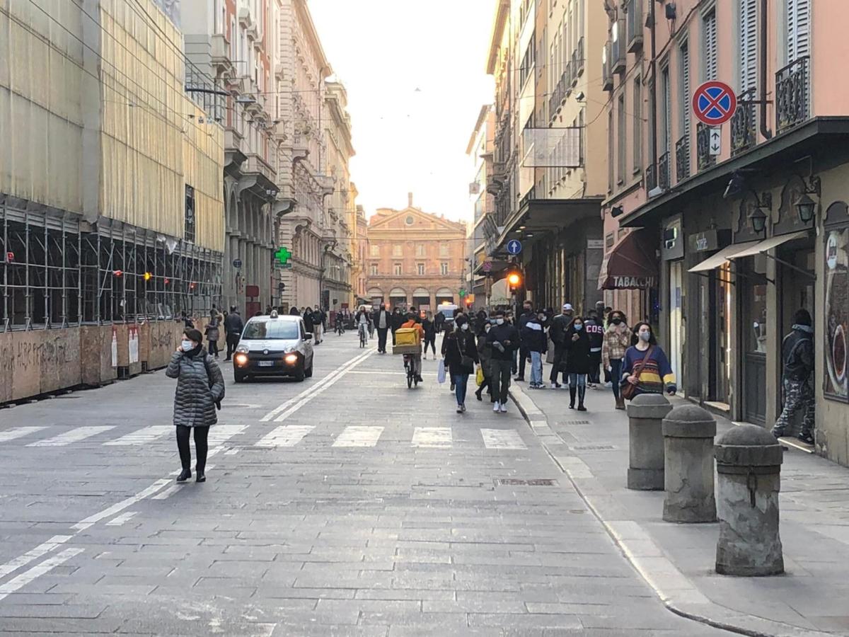 Piazze pedonali di fronte a cinque scuole di Bologna: quali sono