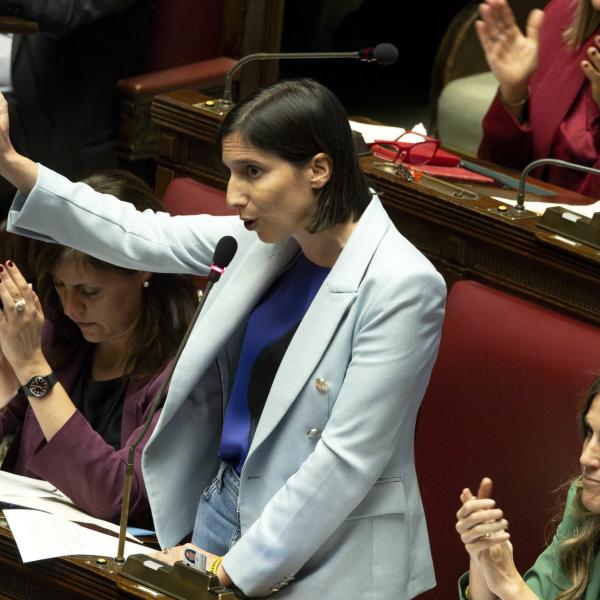 Elly Schlein cambia strategia per rispondere a Giorgia Meloni