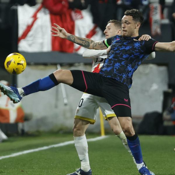 Follia durante Rayo Vallecano-Siviglia: Ocampos molestato da un tifoso