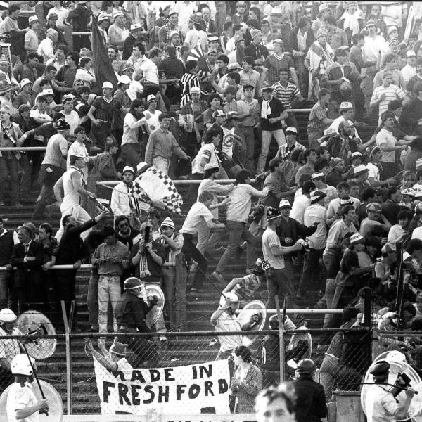 Strage dell’Heysel, quando la Juventus festeggiò la Coppa dei Campioni nonostante i 39 morti sugli spalti