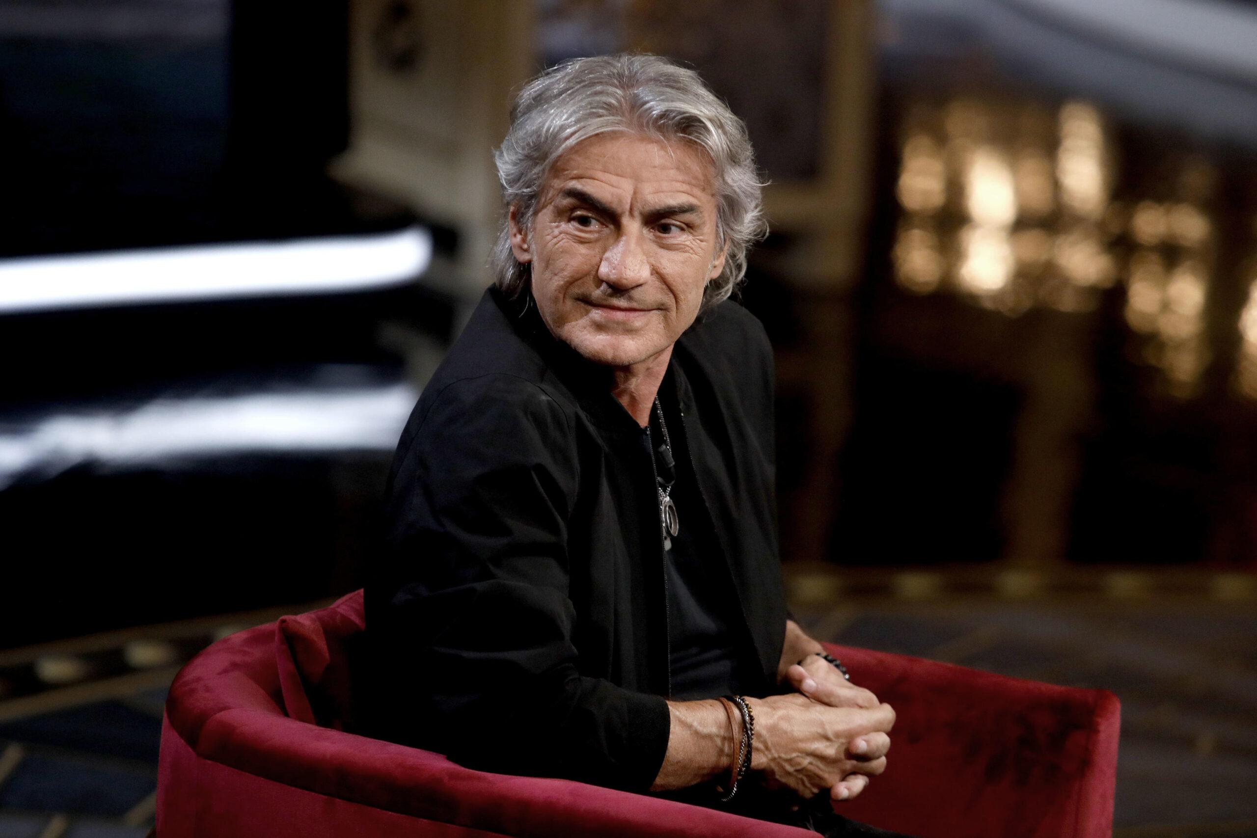 Ligabue smentisce Antonella Clerici a Belve: “Non ho mai detto una cosa del genere, certe frasi non mi appartengono”