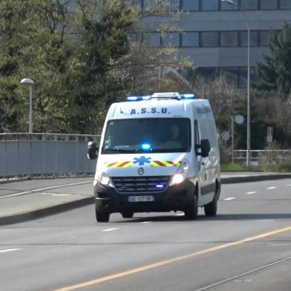 Francia, incidente a La Rochelle: auto travolge un gruppo di bambini in bicicletta, sei feriti | FOTO