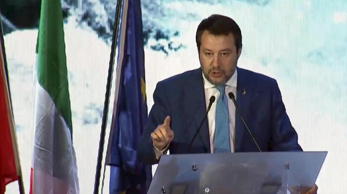 Lega, Salvini e Bossi ai ferri corti: il retroscena