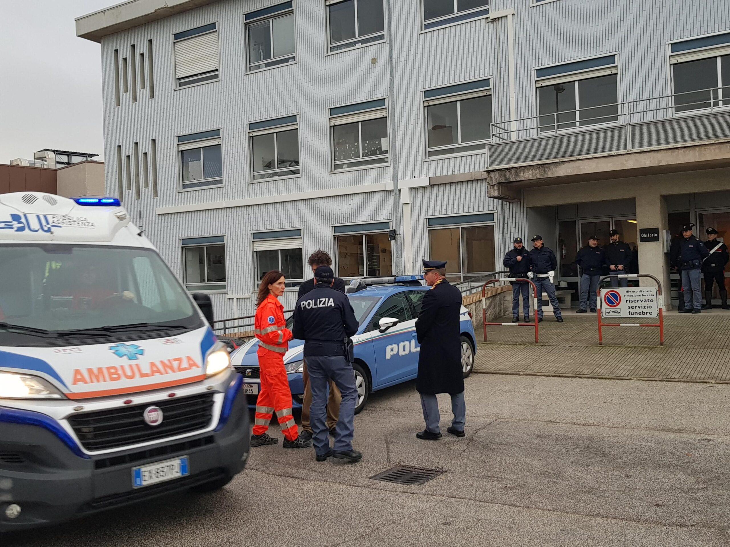 Pesaro, autogru contro una minicar: grave un 82enne di Fossombrone