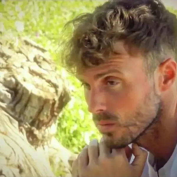 Temptation Island: Alex Petri bacia Marta Moretti, il video pubblicato da Nicole Belloni