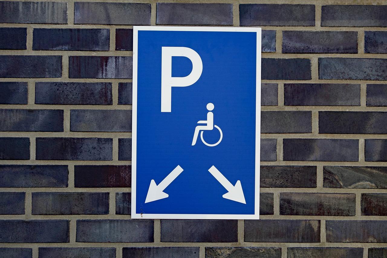 Disabile: diritto al parcheggio riservato sotto casa. Cosa sapere