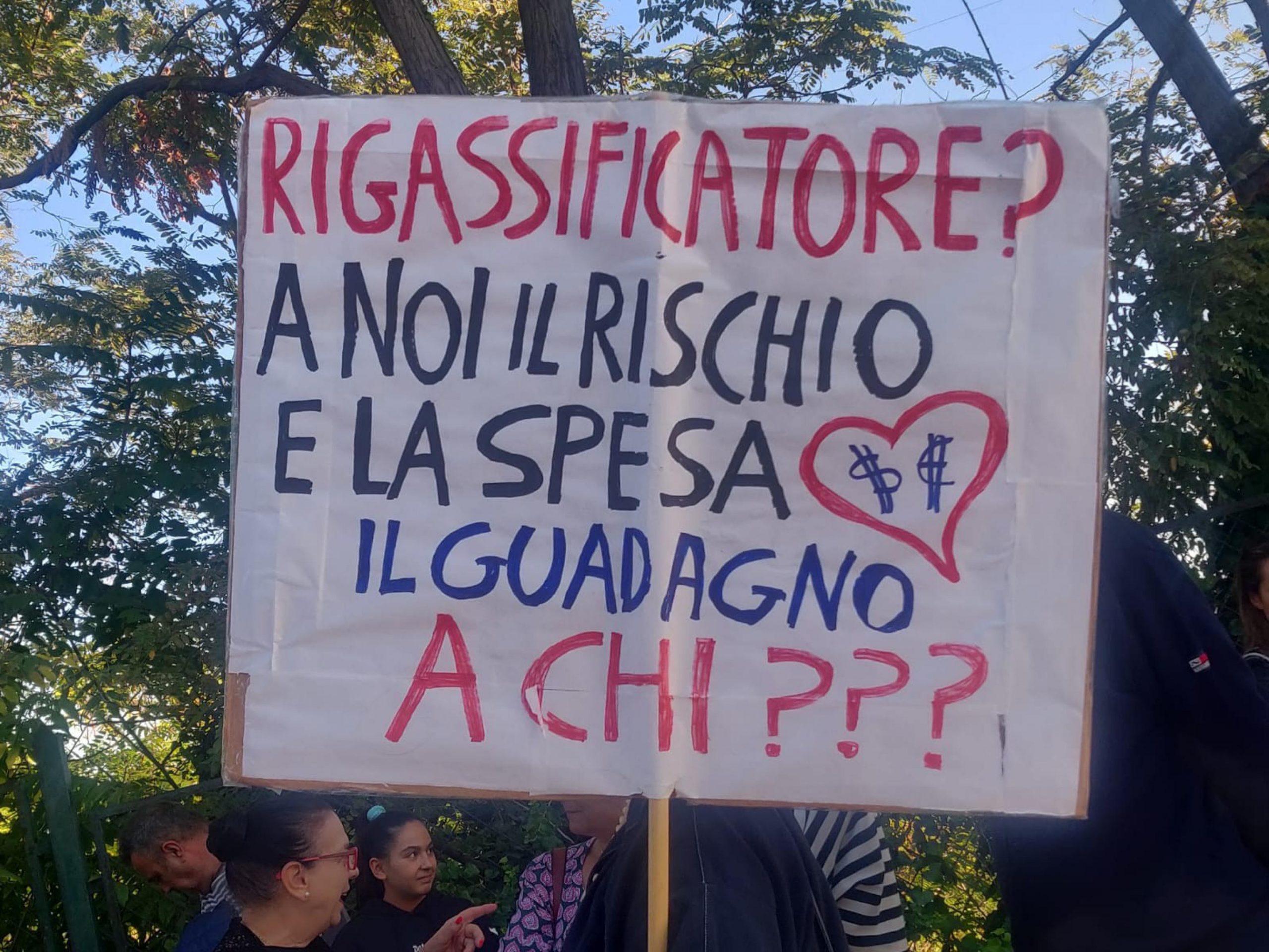 Rigassificatore di Piombino, il sindaco contro l’autorizzazione della Regione Toscana: “Farò ricorso al Tar”