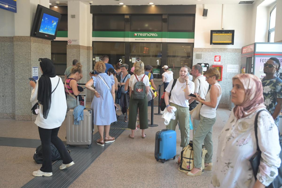 Treni bloccati a Pavia oggi per una fuga di gas: cause e modifiche lungo la linea ferroviaria Genova-Milano. Lenta ripresa della circolazione