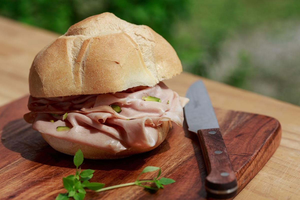 Rischio listeria nella mortadella, ritirati diversi lotti