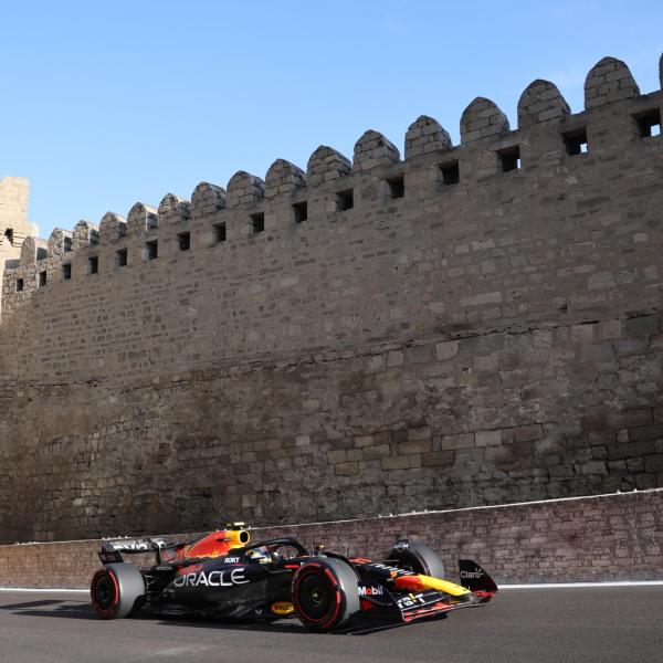 Formula 1, Perez vince la Sprint Race a Baku. Secondo posto per Charles Leclerc