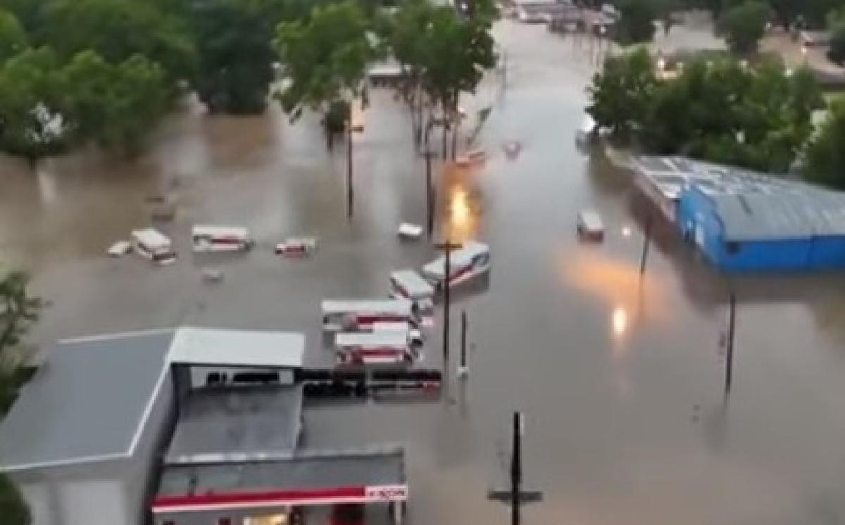 Maltempo in Texas, forti tempeste colpiscono lo Stato: centinaia di persone sono state salvate dalle inondazioni