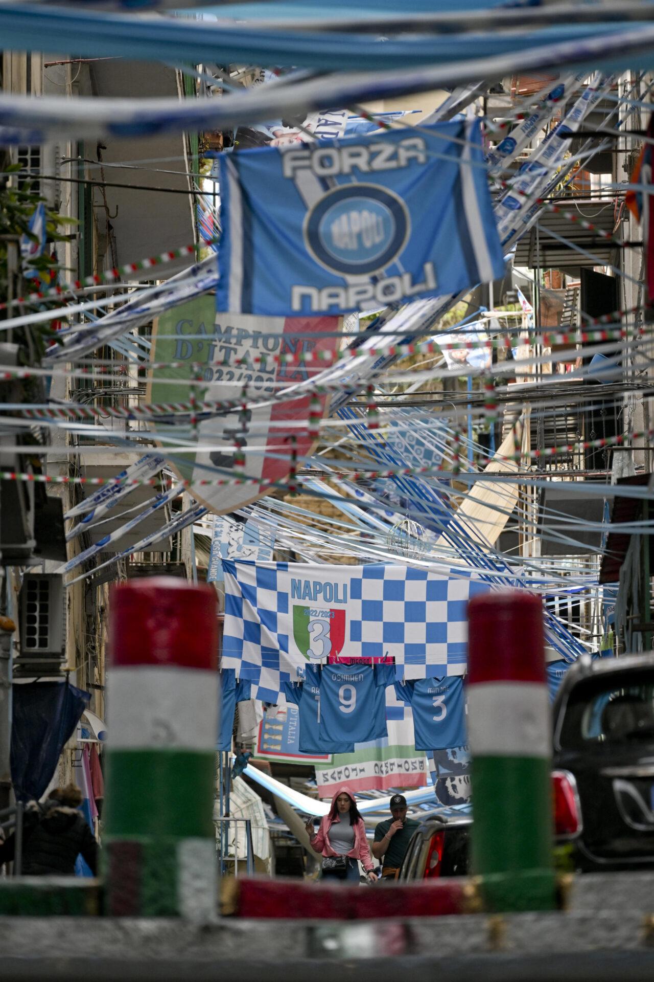 Scudetto del Napoli, l’Arcidiocesi bacchetta i parroci: “Stop alle esultanze durante le messe. Atteggiamenti inopportuni”