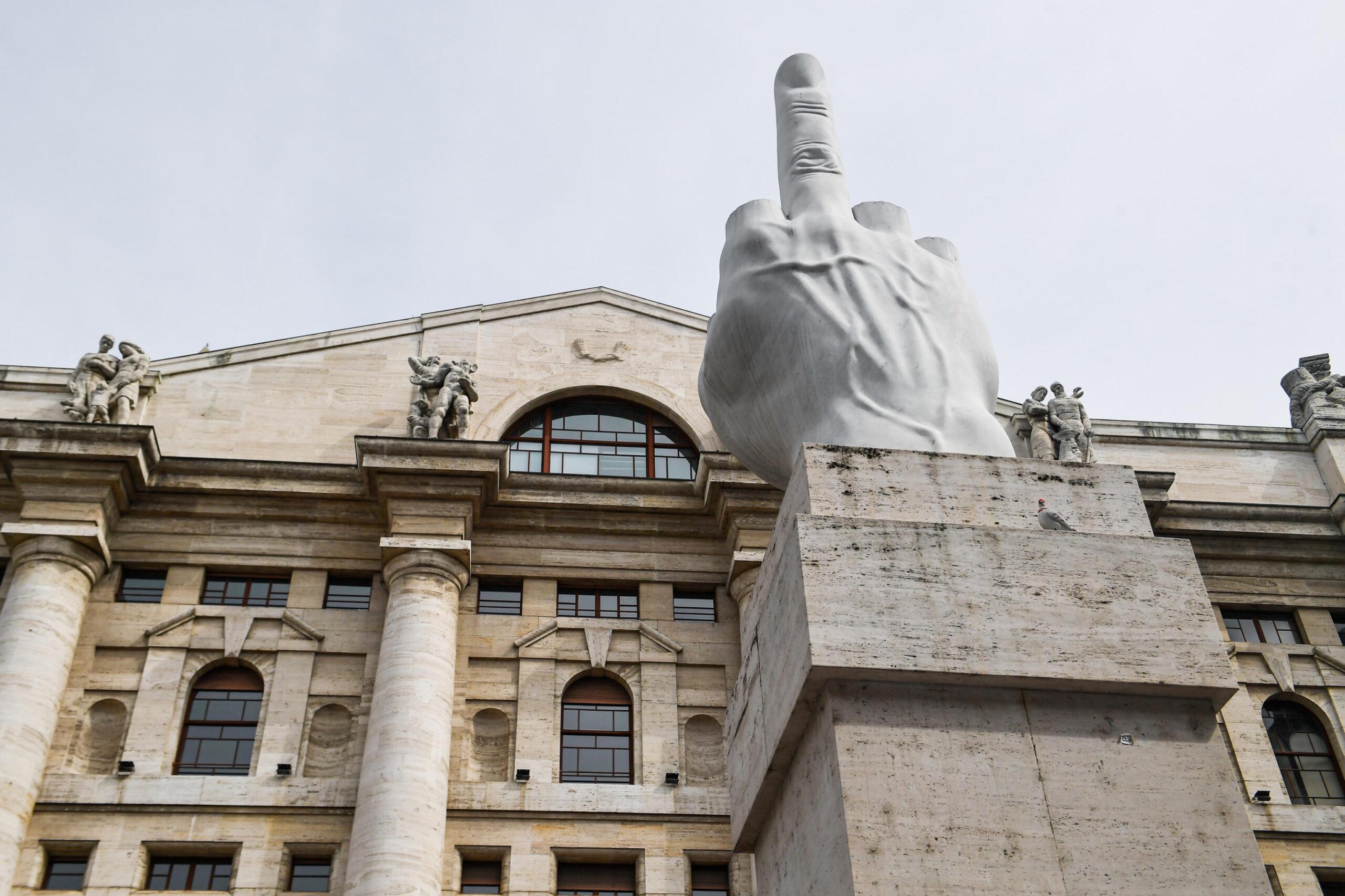 Borsa-15 maggio. Milano in calo dello 0,63%, giù i bancari